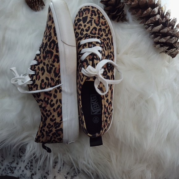 SHEIN Leopard Lace-Up Sneakers - Picture 3 of 6